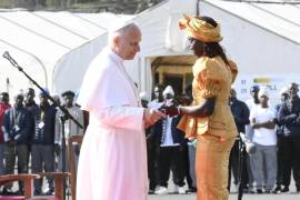 El Papa León XIV asiste a un encuentro con migrantes en el centro ‘Las Raíces’ en Tenerife, Islas Canarias, España.