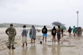 SMN de la Conagua informó el huracán ‘Isaías’ se había intensificado a categoría 2 en escala de Saffir-Simpson sobre el Golfo de México. Mientras que la se prevé que la actual Tormenta Tropical ‘Simón’ tome fuerza y en el proceso se convierta en un poderoso huracán.