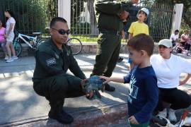 Niñas y niños convivieron con especies animales durante la actividad de la Policía Ambiental.