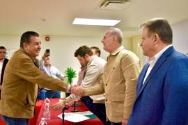 El alcalde de Torreón, Román Alberto Cepeda González, tomó protesta a José Antonio Gutiérrez Jardón como nuevo gerente general del Sistema Intermunicipal de Aguas y Saneamiento Torreón-Matamoros.