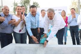 El gobernador Manolo Jiménez arrancó un programa de perforación de pozos en La Laguna.