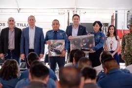 Elementos de Bomberos y Protección Civil recibieron nuevos uniformes como parte del fortalecimiento operativo.