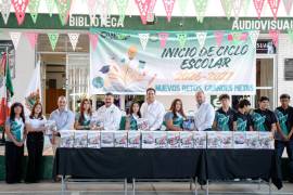 Entregan simbólicamente material para fortalecer la educación durante la ceremonia realizada en el Conalep Saltillo I.