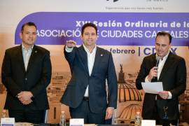 El Alcalde planteó que las capitales enfrentan retos como crecimiento urbano, servicios, movilidad y sostenibilidad.