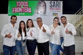 Sara Irma Pérez Cantú, acompañada por su familia, recibió muestras de apoyo y cariño de parte de los asistentes a su acto de campaña.