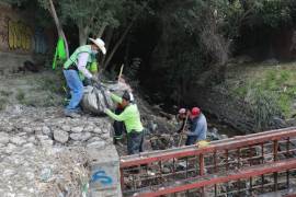 Las brigadas de “Aquí Andamos” retiraron escombro, basura, cacharros y maleza del cauce.