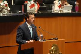 El legislador Gabriel Elizondo celebra reapertura del Puente Internacional II para camiones vacíos.