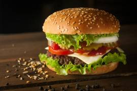 De todos los ingredientes, la mayonesa fue el único con un decremento: pasó de 133.72 a 128.85 pesos en promedio.