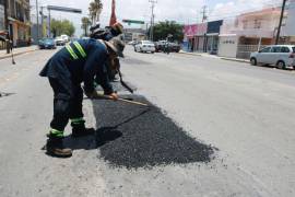 El Gobierno Municipal reforzó las acciones de mantenimiento sobre el bulevar Francisco Coss para optimizar las condiciones de tránsito en una de las principales arterias de Saltillo.
