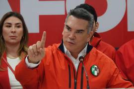 Alejandro Moreno, presidente nacional del PRI, fue denunciado ante la Fiscalía General de la República, por presunto desvío de dinero, corrupción, tráfico de influencias, entre otras malversaciones.