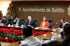 Este jueves sesionó el Consejo Directivo del DIF Saltillo, evento en el que el alcalde José María Fraustro Siller detalló la labor que la dependencia llevó a cabo durante los últimos tres años.