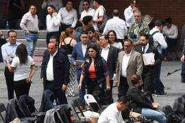 Ivonne Ortega diputada de Movimiento Ciudadano, junto a sus compañeros de bancada, durante su llegada la sesión ordinaria que se llevará en la sede alterna “Sala de Armas” para discutir la reforma al Poder Judicial.