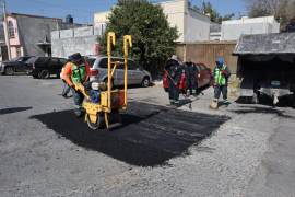 Las cuadrillas de bacheo realizan trabajos de reparación en las calles Rubí y Alejandrina, en la colonia Miravalle, y en otros puntos clave de la ciudad.