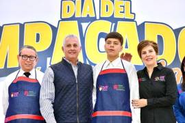 El alcalde Román Alberto Cepeda González agradeció a los empacadores voluntarios por su dedicación en el evento del Día del Empacador Voluntario en Torreón.