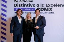 El alcalde Javier Díaz González recibió el reconocimiento durante la XVI Sesión Plenaria de la ACCM.