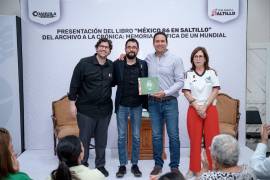 Autoridades estatales, municipales y representantes del ámbito cultural acompañaron la presentación de la obra en el marco del FINA 2026.