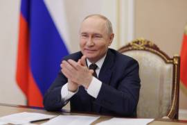 El presidente ruso Vladimir Putin durante la ceremonia de inauguración del Teatro Dramático Musical de Azerbaiyán en Derbent, con motivo del Día Mundial del Teatro.