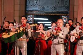 Disfrutan de noche mexicana, con ópera y mariachi, en la Alameda de Saltillo
