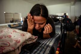 Yuri Hurtado es una migrante colombiana, quien llora al ser contactada por un grupo de la delincuencia que la extorsiona al asegurar que raptó a sus familiares en Tamaulipas.