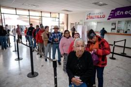 Contribuyentes de Saltillo acuden a los módulos habilitados por el Municipio para aprovechar el último día del descuento del 15 por ciento en el pago del impuesto predial.