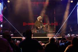 Duelo puso a cantar todo en el Teatro del Pueblo. FOTO: Homero Sánchez