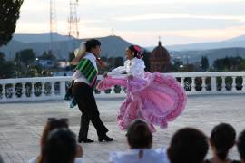 El encuentro acercó a las familias saltillenses diversas expresiones de la danza tradicional mexicana.