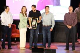 Bernardo FeTa compartió su historia de vida y cómo logró superar la depresión y pensamientos suicidas, inspirando a los asistentes del evento en Saltillo.