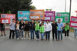 Personal municipal instaló un crucero informativo para invitar a la ciudadanía a participar en la votación de proyectos del programa Participa Saltillo 2026.