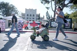 Familias saltillenses aprovecharon la mañana para caminar, correr y convivir en la Ruta Recreativa.