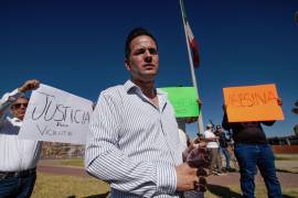 Vestidos de blanco y portando pancartas, familiares y amigos de Vicente realizaron una marcha en Mexicali para exigir justicia por la muerte del menor.