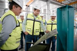 El alcalde Javier Díaz González recorrió la planta GEMMSA, donde destacó la importancia de la inversión industrial para generar empleos especializados en Saltillo.