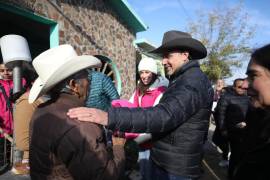 El gobernador Manolo Jiménez visitó comunidades rurales de Ramos Arizpe.