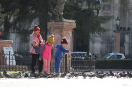 Madres y padres de familia optaron por no llevar a sus hijas e hijos a la escuela... ante temperaturas cercanas a los 0 grados y sensaciones térmicas aún más bajas por el viento.