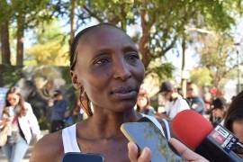 Risper Biyaki cruzó la meta en primer lugar del Maratón Lala 2026.