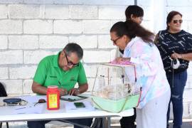 En la jornada brindaron servicios de vacunación, desparasitación y baños antigarrapatas.