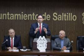 El alcalde Javier Díaz González presentó su Primer Informe de Actividades ante el Cabildo de Saltillo, donde destacó avances en seguridad, movilidad y desarrollo social.