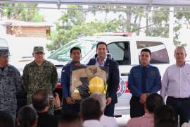 Javier Díaz González encabezó la entrega de cinco nuevas unidades y equipo especializado para fortalecer las labores de Bomberos y Protección Civil de Saltillo.
