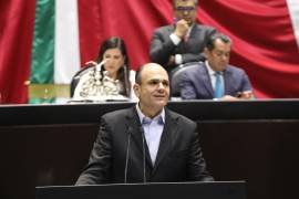 El legislador coahuilense presentó la propuesta de reforma para modernizar los esquemas de cobro en autopistas del País.