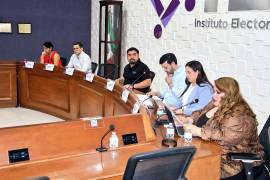 El árbitro electoral sesionó este jueves para revisar las candidaturas propuestas por los partidos.