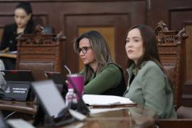 La diputada Guadalupe Oyervides, izquierda, fue quien presentó la propuesta legislativa.