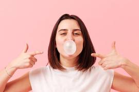 Un aviso colocado en una fábrica de Ramos Arizpe, donde se prohíbe a los trabajadores masticar chicle, generó reacciones encontradas en redes sociales.