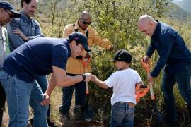 Javier Díaz González encabezó el arranque de la reforestación de ocho hectáreas del Cañón de San Lorenzo con 5 mil pinos piñoneros.