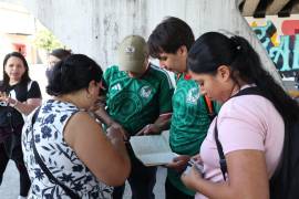 Las estampitas futboleras volvieron a convertirse en punto de encuentro para aficionados de distintas edades.