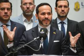 El presidente de Colombia, Abelardo de la Espriella, habla tras liderar una reunión sobre la respuesta al terremoto en Bogotá, Colombia, el lunes 10 de agosto de 2026.