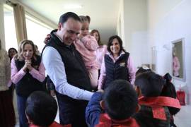 El Gobernador y su familia convivieron con los menores en las distintas casas hogar del Estado.