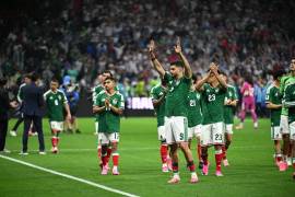 Gilberto Mora y Raúl Jiménez acompañaron a Julián Quiñones entre los futbolistas mejor valorados por los aficionados.