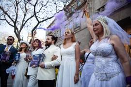 Este martes se llevó a cabo una protesta en la que decenas de mujeres víctimas de violencia vicaria pidieron a la Suprema Corte de Justicia de la Nación (SCJN) atraer un caso con el que se busca que los ministros modifiquen criterios en la materia, con el fin de obligar al Estado mexicano a proteger a las madres y a sus hijos que sufren ese tipo de maltrato.