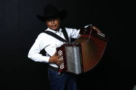 10 de diciembre del 2025 Para la sección VMas, nota del reportero @mmarines. Título: Edgar toco BPulido. Saltillo, Coahuila 10 diciembre. Fotos del niño Edgar que tocó el tema “Voy Desvelado”, en el concierto de Bobby Pulido, realizado en el Estadio Francisco I. Madero en Saltillo, Coahuila. Edgar tocó el tema “Voy Desvelado”, junto a Bobby Pulido.