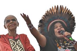 La ministra de Medio Ambiente de Brasil, Marina Silva (i), y la ministra de los Pueblos Indígenas, Sonia Guajajara (d), participan en la Marcha Global por el Clima en protesta por la defensa de los bosques.