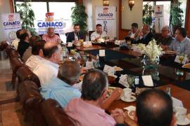 Gabriel Elizondo Pérez se reunió con integrantes de la Canaco Saltillo para abordar temas relacionados con la actividad económica y la conectividad de Coahuila.